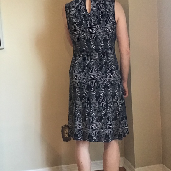 Dress - Picture 5 of 7